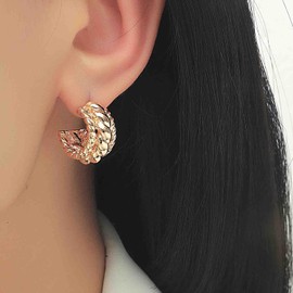 Yheakne Boho Wide Twist Hoop Earrings, Chunky Hoop Huggie Earrings, Gold C-shaped Earrings, Vintage Twist Circle Earrings, Jewellery for Women and Girls, Zinc, No Gemstone