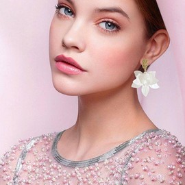 Solighter Resin Acrylic Flower Dangle Earrings for Women Bohemian Large Flower Stud Earrings Statement Floral Earrings Jewelry (White)