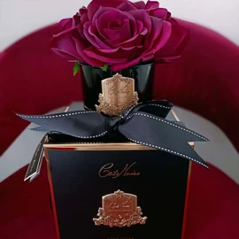 Cote Noire-Five Roses in Black and Carmine Red