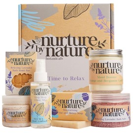 Nurture by Nature - Regalos de cuidado personal para mujeres, cestas de regalo de spa para mujeres y regalos de relajación, kit de spa en casa, juego de baño de 6 piezas con spray de almohada, vela