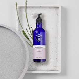 Neal's Yard Remedies | Aromatic Body Lotion | Moisturising Skincare Gift for Women | Soothing Scent of Geranium & Lavender Essential Oils | 200ml