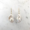 Anthony Vincent Aretes Perlas Cultivadas Naturales Baroque Barroca Color Blanco