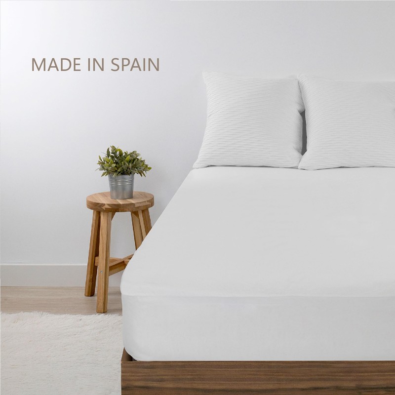 Waterproof, Breathable and Anti Mite Mattress Protector for Cot. Fitted