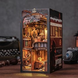 Wizardi Book Nook Miniature - Train Mystery Roombox Kit
