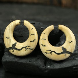 CHICNET Pin Creole Earrings Hand Carved Black Cat Wooden Hoop Earrings - Unique Hand-Painted Wooden Jewellery for Cat Lovers, Wood