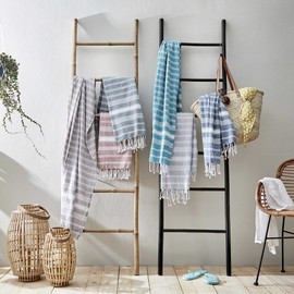 BUTLERS Surfside Bath Towel 90 x 170 cm Striped - Hammam Towel with Fringes - Cotton Blanket, Hand Towel, Beach Towel, Sauna Towel