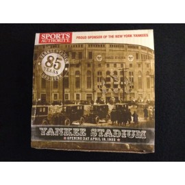 Danbury Mint Old YANKEE STADIUM FIGURINE (2008) miniature NIB Sports Authority Collectible