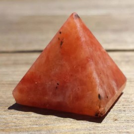 NATURAL SUNSTONE SMALL GEMSTONE PYRAMID 20-22mm