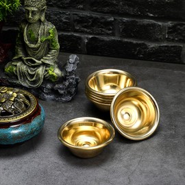 Angoily Copper Bowls, 7PCS Buddhist Water Offering Bowls, Holy Prayer Bowl Water Bowl Offering Cup, Altar Bowlfor Meditation Yoga Burning Incense Random Color Buddha Water Cups Brass Oil Lamp