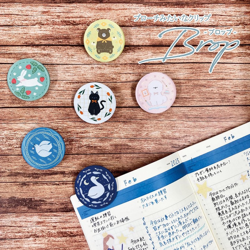 Kutsuwa DE014C Brooch Clip Blop Strawberry Field and Rabbit