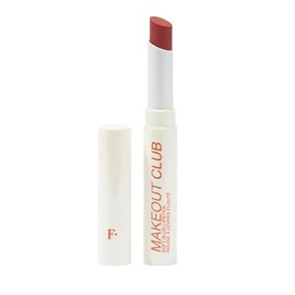 Lápiz labial Soft Blur de MAKEOUT CLUB cobertura media a completa, duración de 8 horas, resistente a las transferencias, acabado mate suave modulable 