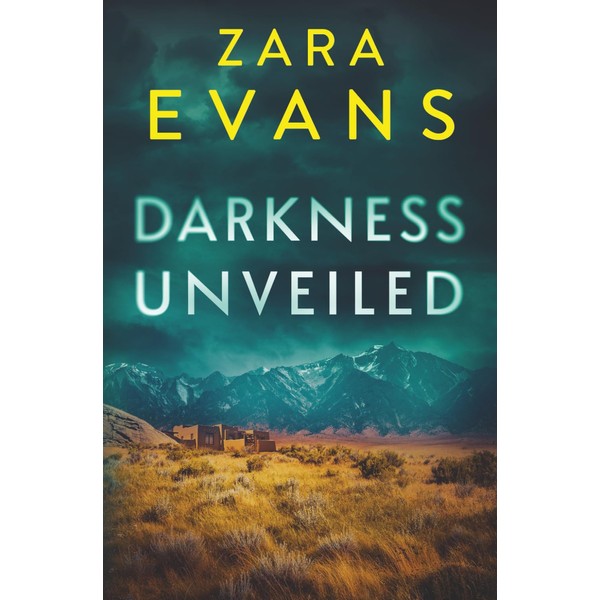 Darkness Unveiled (Izzy Llewellyn Small Town Suspense, Band 4)