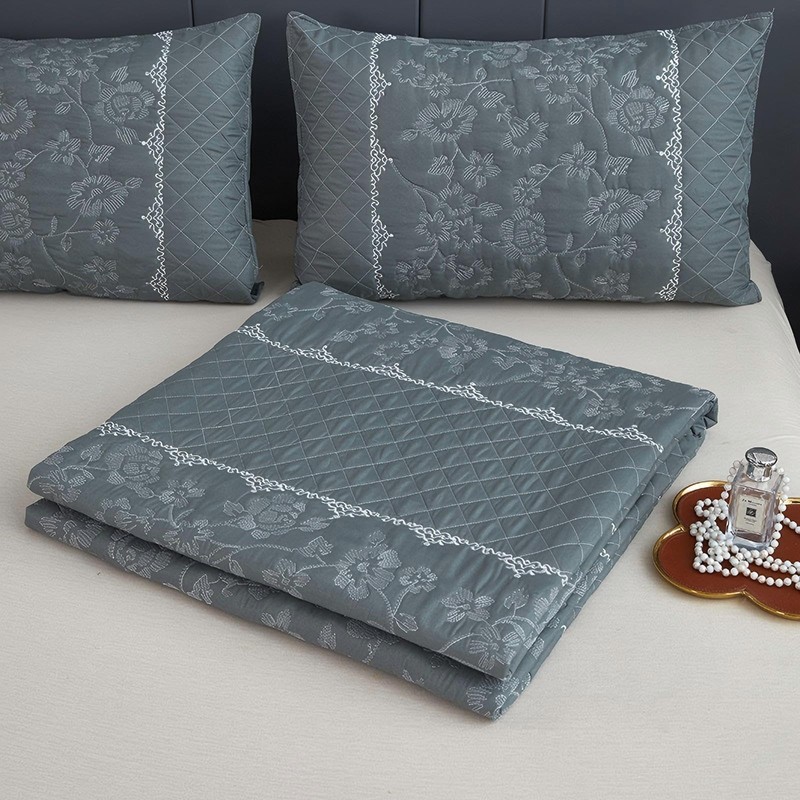 Queen Size Quilt, Embossed Floral and Grid Reversible Bedspread Set,