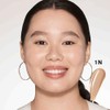 Estée Lauder Futurist Soft Touch Brightening Skincealer Concealer – Corrector