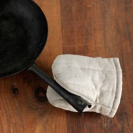 fog linen work Oven Mitt