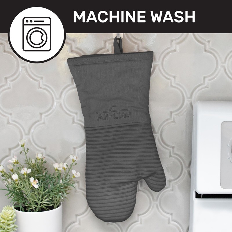 All-Clad Silicone Oven Mitts: Heat Resistant up to 500 Degrees