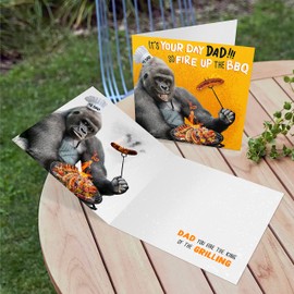 Funny Fathers Day Card from Daughter or Son - Birthday Card for Dad with a Humorous Gorilla BBQ - Happy Father's Day Card Tradicional