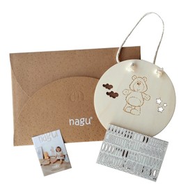 nagu® Teddy Bear Wooden Bunting - Reading Gives Dreams - Decorative Wooden Hanging Plaque with a Beautiful Reading Phrase, Ideal for Nursery Decoration or as an Original Gift for Boys