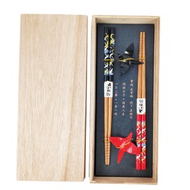 BAIFULAI 2 Pairs Sushi Chopsticks Set, Wooden Sushi Sticks with Ceramic Paper Crane Holder, Sustainable Chopsticks Japanese Chinese Korean Taiwanese, Japan Gift