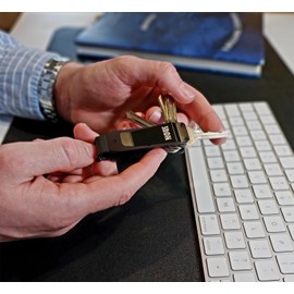 Iron Edge Key Organiser - Portable Keychain, Minimalist Heavy Duty Keyring, Pocket Smart Key Holder with Gift Box and Tool (Aluminium, Brown)