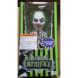 Mezco - MDS Mega Scale - Talking Beetlejuice 15 inch tall