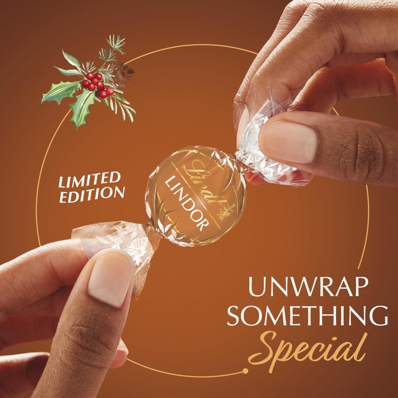 Lindt LINDOR Holiday Snickerdoodle White Chocolate Candy Truffles with Smooth,