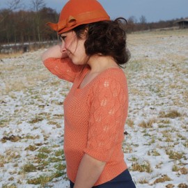 Designette Denmark Knitting Kit Rubia Winter Leaf, Dyed with Poppy, Wool