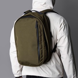 Metro Backpack Pro Army Green Axoflux 600D - 16" Padded Laptop Compartment with Zipper Entry - Integrated Luggage Strap for Smooth Transit - Quick Access Front Pocket - Three Organizational Sections