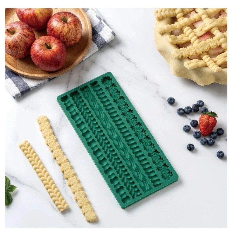 CWC Cook With Color Green Silicone Pie Crust Mold New