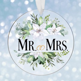 Horaldaily Engaged 2025 Plastic Ornament - Mr and Mrs Gifts Round Decor - Hanging Ornaments Decor for Tree, Holiday Presents, Gift Exchange Ideas