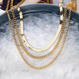 YTDYTD Layered Necklaces, Chunky Gold Choker, 14K Gold Plated Snake Chain, Herringbone Necklace, Trendy Waterproof Gold Jewelry (Cuban Herringbone)