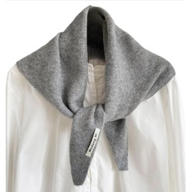 TYATVS Knitted Triangle Scarf for Women Y2k Head Scarf Downtown Girl Aesthetic Accessories Streetwear Triangle Shawl (Grey)