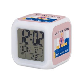 Fabulous Wecker, Würfel, beleuchtet, Rosa – Die echten Helden – Arbeitsmacher Industrie – 7,8 x 7,8 x 7,8 cm – Retro-Beleuchtung, mehrfarbig, LED
