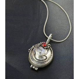 DP DESIGN Vampire Diaries Elena Nina Amuleto Vampire Pendant Necklace - No Gemstone, Copper, No Gemstone