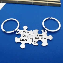 1 Year Anniversary Keyring Gift for Him Her Couple Keychain 1 Year Later I Still Pick You Keyring Jigsaw Puzzle Matching Keychain Best friend Gift for Women Men Wedding Valentine's Day Birthday Gift