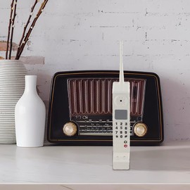 Leopacat Brick Cell Phone Ornament, Retro Model 80s 90s Vintage Ornament Cellular Simulation Photographic Props Stylized Ornaments, Home Living Room Decor Desktop Decoration Unique Gift Kids(White)