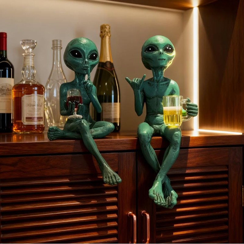 HUZHIBING Amusing and Humorous Alien Statue,Alien with Beer Glass Figurine