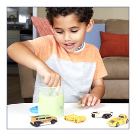 Hot Wheels Set of 2 Color Reveal Cars or Trucks in 1:64 Scale, Surprise Reveal & Repeat Color Change in ICY Cold or Warm Water (Styles May Vary)