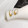 arete de gota de agua con perlas chapados en oro