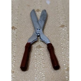 PAINTED METAL HEDGE SHEARS FOR MINIATURE DOLLHOUSE OR ROOMBOX