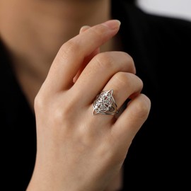 UNIFT Witch Knot Ring for Women Stainless Steel Chic Elegant Geometric Style Witchcraft Celtic Trinity Ring Wiccan Amulet Jewelry Mother's Day Birthday Gift, 9, Stainless Steel, No Gemstone