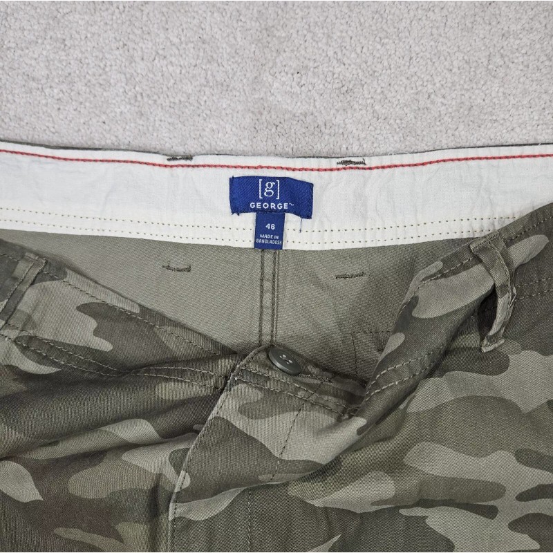 George Men’s At The Knee Cargo Shorts Green Camo 10”