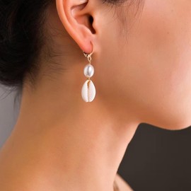 Pearl Shell Drop Earrings for Women 14K Gold Pearl Shell Earrings Boho Cowrie Shell Dangle Earrings Natural Seashell Earrings for Ocean Jewelry Gift (Gold)