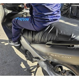 Auto Accessori Lupex - Universal Waterproof Saddle Cover Maxi 115 x 50 cm Material PU Faux Leather Adjustable Saddle Cover for Scooter and Motorbike Black with Bag