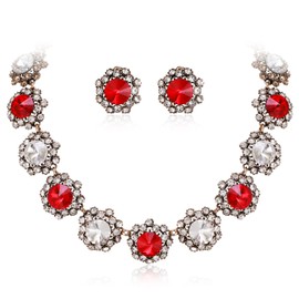 Flyonce Vintage Rhinestone Choker Necklace for Women, Bohemian Boho Retro Round Crystal Statement Necklaces for Wedding Prom Party Daily Summer Beach Jewelry Red Antique Gold-Tone