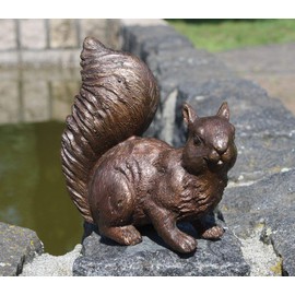Thermobrass Bronze Sculpture Small Squirrel Decoration for Home and Garden 12 x 12.5 x 5.5 cm