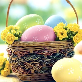 20 Servietten Ostern Korb voller bunter Eier als Tischdeko. Papierservietten mit Motiv. Auch für Decoupage und Serviettentechnik 33x33cm