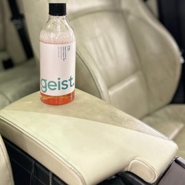 Geist. Rapid Leder- und Kunstlederreiniger Pro | Gegen Starke Verschmutzungen auf Lederautositzen, Sofas, Möbeln, Taschen, Schuhen | Auf Wasserbasis | Stark Lederreiniger | 500 ml