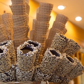 Kerafactum® Ice Cream Cone Holder Waffle Holder Ice Cream Stand Ice Cream Stand Ice Cream Stand with 3 Holes Stainless Steel Ice Cream Stand 20 cm