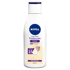 NIVEA Crema Corporal Humectante Protección Solar (220 ml), con Vitamina E y Aloe, Protección UV Fps15, 48 horas de Humectación Profunda para Todo Tipo de Piel
